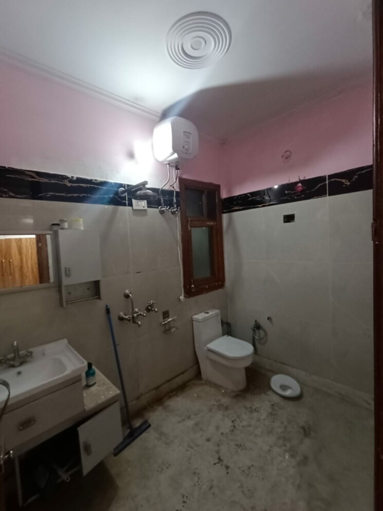 Attached Bathroom, kanha-apartments-indirapuram 3 Bedroom 1500 Sq.Ft. Builder Floor In Shakti Khand 2 Ghaziabad 9110440