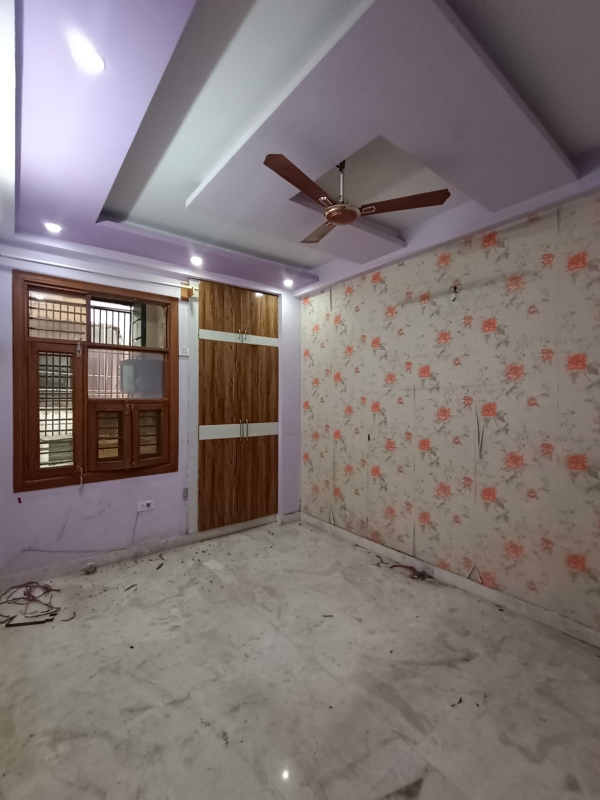 3 BHK + Pooja Room 1500 Sq.Ft. Builder Floor in Kanha Apartments Indirapuram