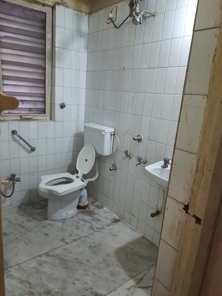 Bathroom, anand-park-koregaon 2 Bedroom 1050 Sq.Ft. Apartment In Koregaon Park Pune 9110446