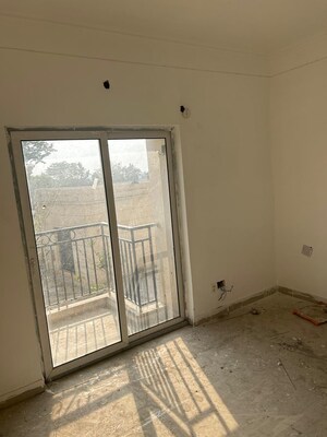 Room in 2 BHK Apartment at Gaur Yamuna City 16th Park View, Gaur Yamuna City – for Sale