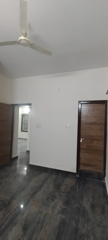 Room in 3 BHK Builder Floor at Kanaka Nagar – for Rent