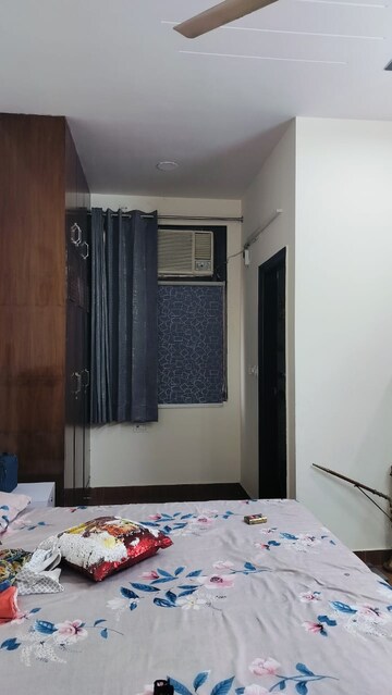 Room in 3 BHK Builder Floor at Paschim Vihar – for Rent