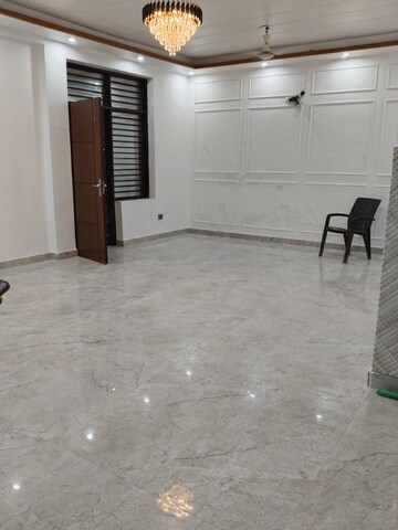 Room in 3 BHK Builder Floor at Green Fields Colony – for Rent