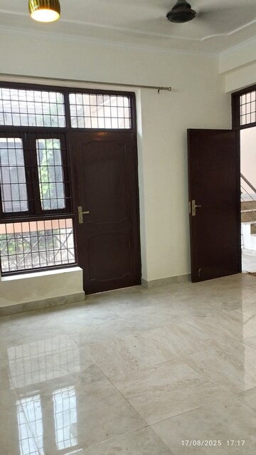 2 BHK Builder Floor For Rent in Green Fields Colony