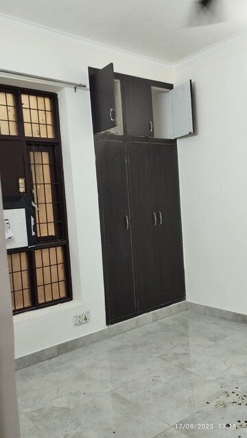 Furnished Amenities in 2 BHK Builder Floor at Green Fields Colony – for Rent