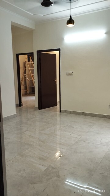 Room in 2 BHK Builder Floor at Green Fields Colony – for Rent