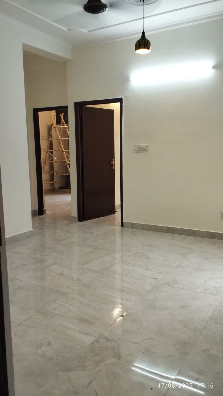Room, green fields colony 2 Bedroom 1000 Sq.Ft. Builder Floor In Green Fields Colony Faridabad 9110503