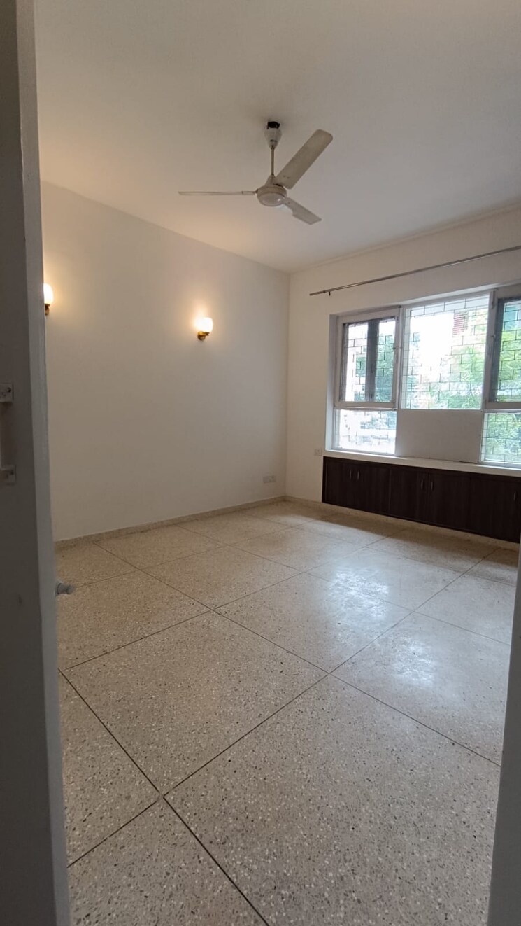 Room, green park 3 Bedroom 2040 Sq.Ft. Builder Floor In Green Park Delhi 9110521