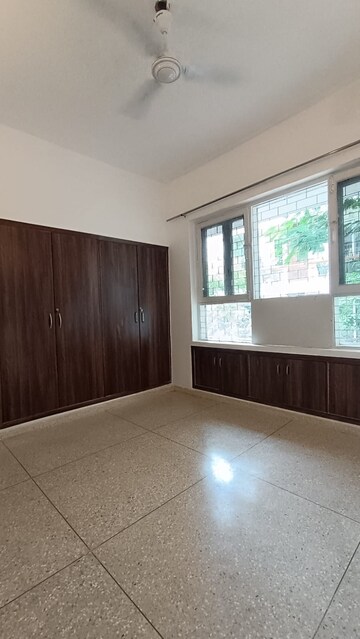 Room in 3 BHK Builder Floor at Green Park – for Rent