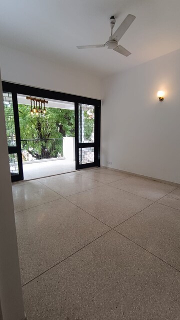 Room in 3 BHK Builder Floor at Green Park – for Rent