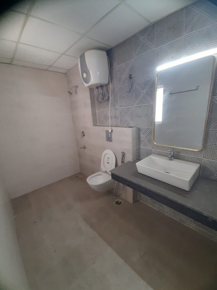 Bathroom, amrapali-sapphire 2 Bedroom 1140 Sq.Ft. Apartment In Sector 45 Noida 9110559