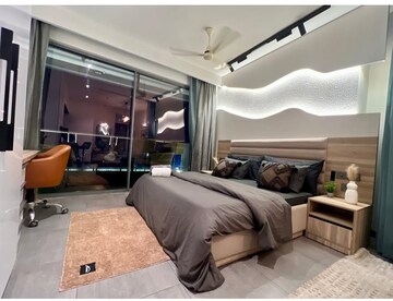 Living Room in 2.5 BHK Builder Floor at Central Market, Sector 50 – for Rent