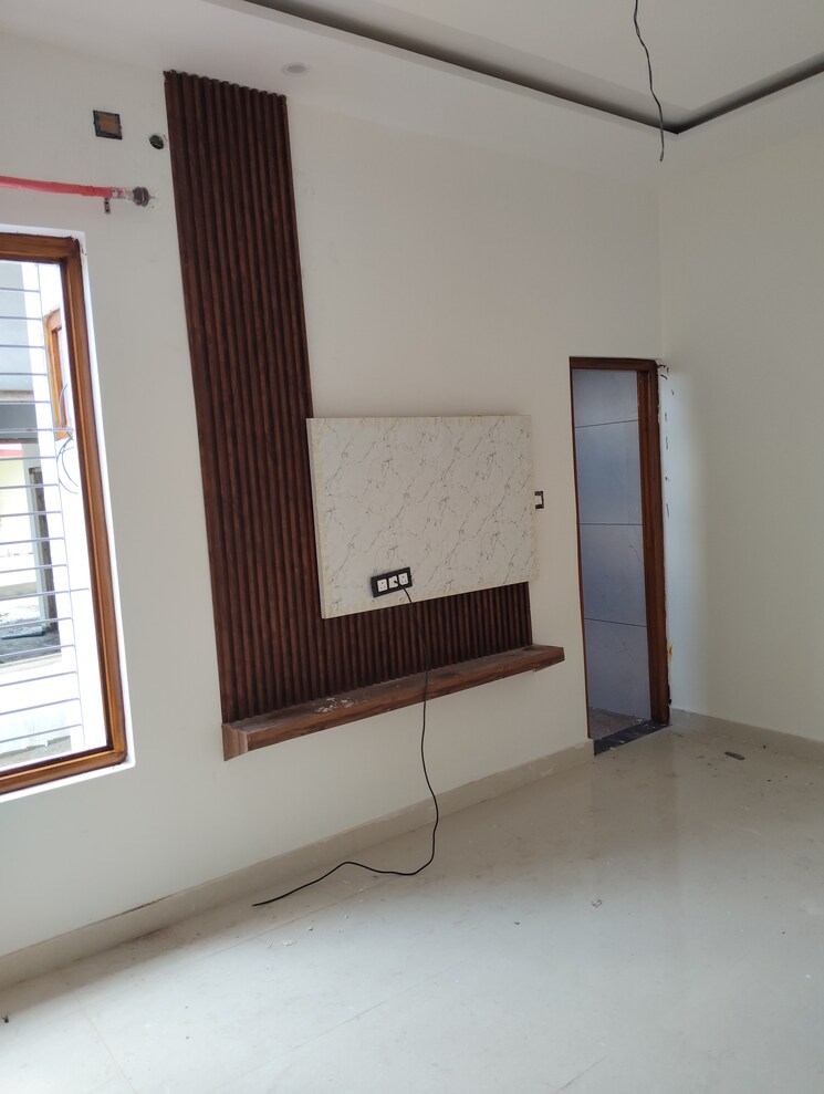 Room, kaladhungi road 4 Bedroom 2300 Sq.Ft. Independent House In Kaladhungi Road Haldwani 9110568