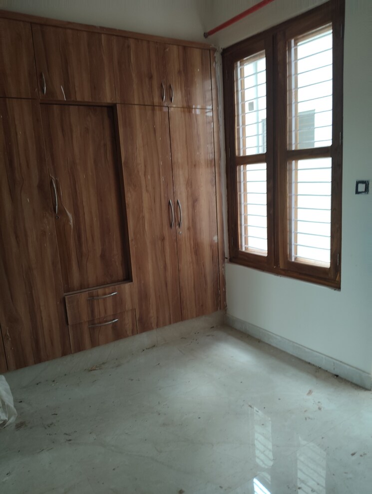 Room, kaladhungi road 4 Bedroom 2300 Sq.Ft. Independent House In Kaladhungi Road Haldwani 9110568