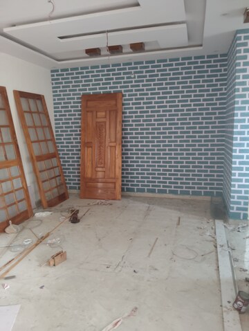 Room in 4 BHK Independent House at Kaladhungi Road – for Sale