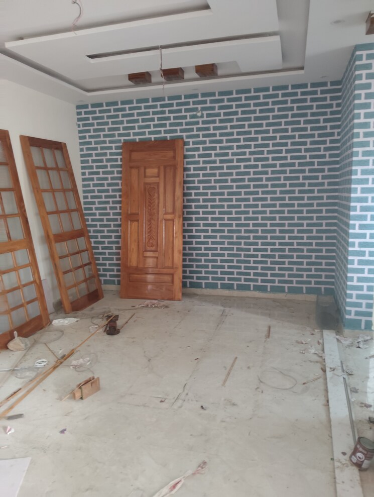 Room, kaladhungi road 4 Bedroom 2300 Sq.Ft. Independent House In Kaladhungi Road Haldwani 9110568