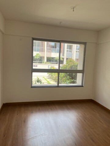 Room in 2 BHK Apartment at Gera Planet Of Joy, Kharadi – for Rent