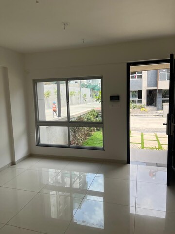 Room in 2 BHK Apartment at Gera Planet Of Joy, Kharadi – for Rent