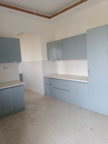Room in 4 BHK Builder Floor at Green Fields Colony – for Rent