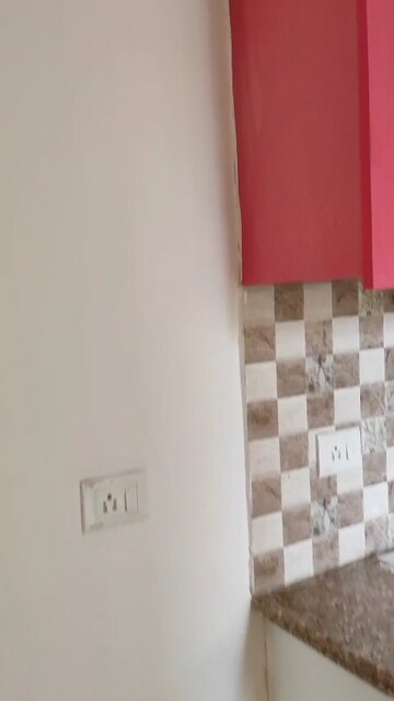 Furnished Amenities in 3 BHK Apartment at Mahagun Mantra I, Sector 10 Greater Noida – for Rent