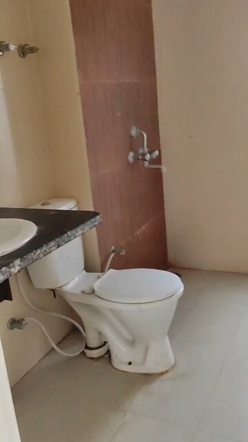 Team Area in 3 BHK Apartment at Mahagun Mantra I, Sector 10 Greater Noida – for Rent
