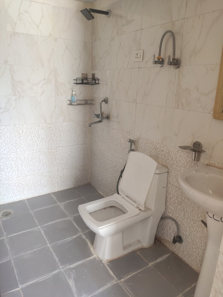 Bathroom, gardenia-golf-city 2.5 Bedroom 1150 Sq.Ft. Apartment In Sector 75 Noida 9110878