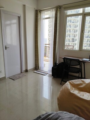 Room in 2 BHK Apartment at Suncity Avenue 76, Sector 76 – for Sale