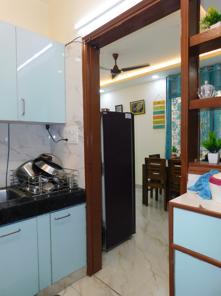 Kitchen, hauz khas 3 Bedroom 110 Sq.Yd. Apartment In Hauz Khas Delhi 8597659