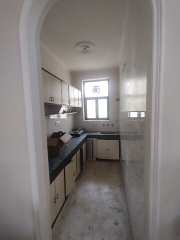 Building Lobby in 4 BHK Builder Floor at Sector 37 – for Rent