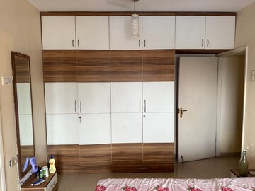 Room in 2 BHK Apartment at Maharaja Retreat CHS, Goregaon East – for Rent
