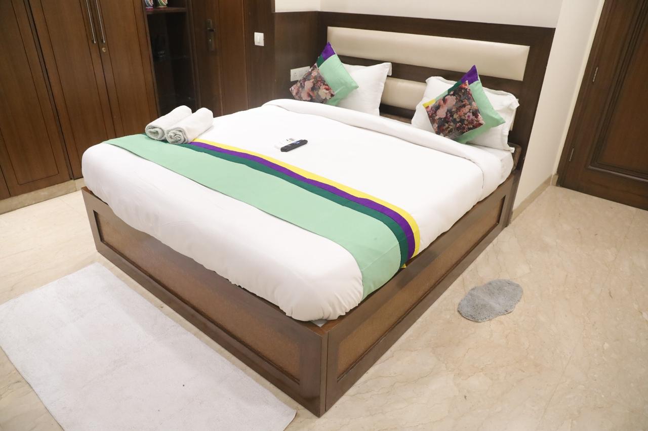 3 BHK + Pooja Room,Servant Room,Study Room,Extra Room Apartment For Rent in Saket