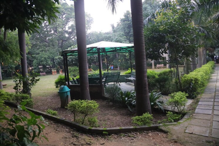 Garden, saket 3 Bedroom 2000 Sq.Ft. Apartment In Saket Delhi 9111005