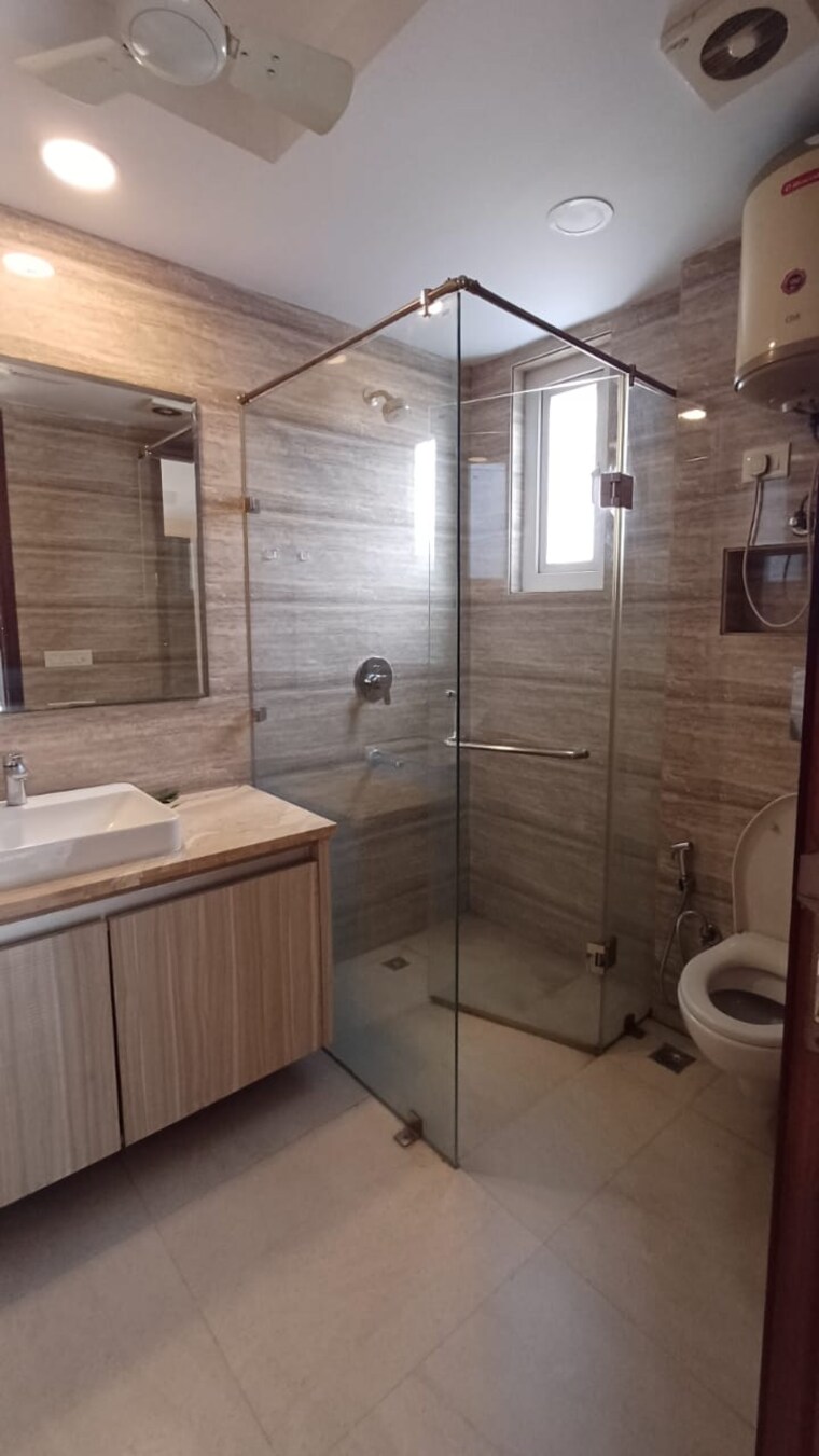 Bathroom, greater kailash part 3 3 Bedroom 2000 Sq.Ft. Apartment In Greater Kailash Part 3 Delhi 9111025