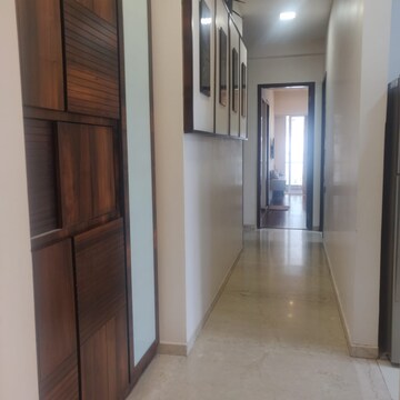 Room in 2.5 BHK Apartment at Oberoi Realty Splendor, Andheri East – for Rent