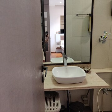 Bathroom in 2.5 BHK Apartment at Oberoi Realty Splendor, Andheri East – for Rent
