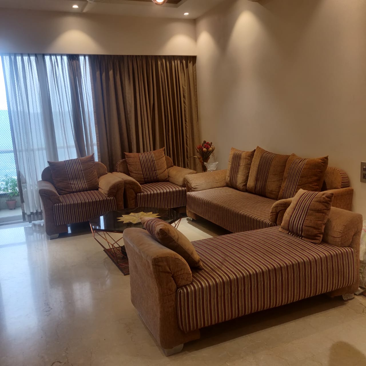 2.5 BHK + Pooja Room,Study Room Apartment For Rent in Oberoi Realty Splendor