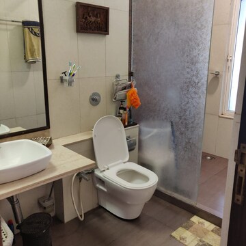 Bathroom in 2.5 BHK Apartment at Oberoi Realty Splendor, Andheri East – for Rent
