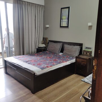 Bedroom in 2.5 BHK Apartment at Oberoi Realty Splendor, Andheri East – for Rent