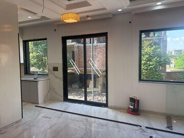 Room in 3 BHK Apartment at BPTP District 3, Sector 85 – for Sale