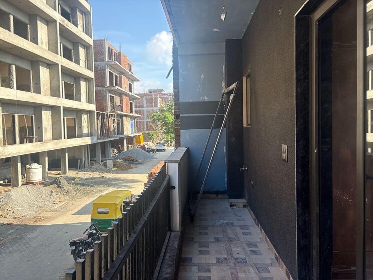 Balcony, bptp-district-3 3 Bedroom 180 Sq.Yd. Apartment In Sector 85 Faridabad 9111050
