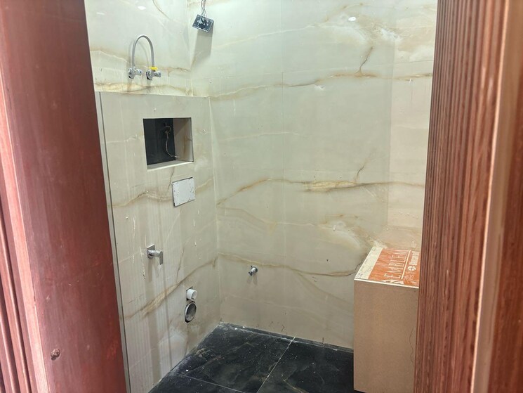 Bathroom, bptp-district-3 3 Bedroom 180 Sq.Yd. Apartment In Sector 85 Faridabad 9111050