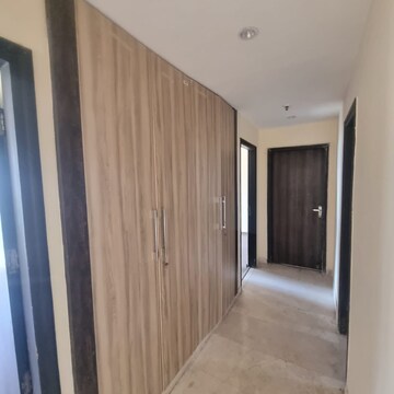 Room in 3 BHK Apartment at Paras Irene, Sector 70a – for Rent