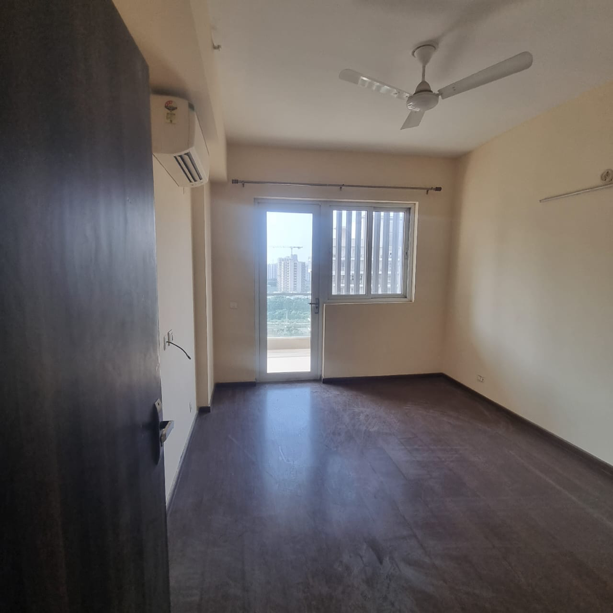 3 BHK + Servant Room 2150 Sq.Ft. Apartment in Paras Irene