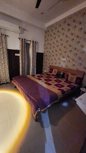 Bedroom in 3 BHK Apartment at Gomti Nagar – for Rent