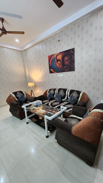 Living Room in 3 BHK Apartment at Gomti Nagar – for Rent