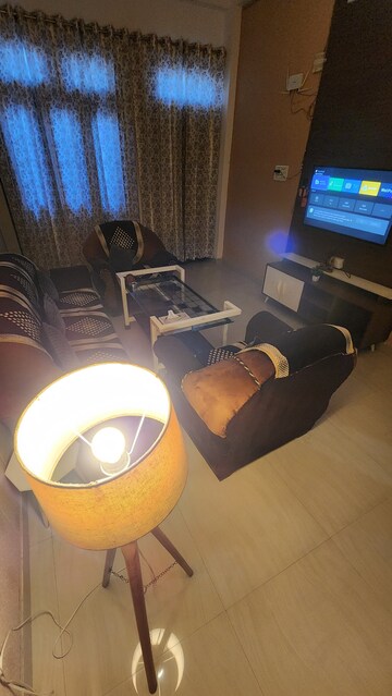 Living Room in 3 BHK Apartment at Gomti Nagar – for Rent