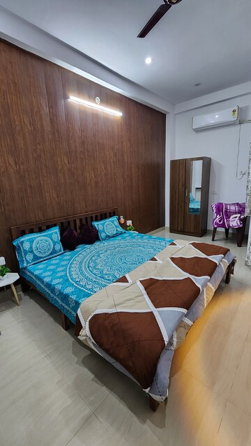 Bedroom in 3 BHK Apartment at Gomti Nagar – for Rent