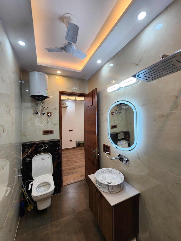 Bathroom, sheikh sarai 6 Bedroom 3000 Sq.Ft. Penthouse In Sheikh Sarai Delhi 9111193