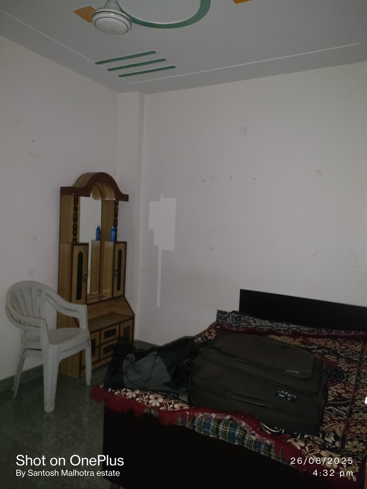 Bedroom, dwarka mor 2 Bedroom 55 Sq.Yd. Builder Floor In Dwarka Mor Delhi 9111268