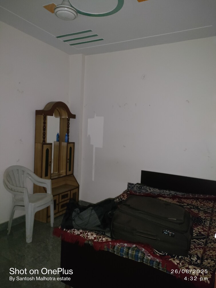 Bedroom, dwarka mor 2 Bedroom 55 Sq.Yd. Builder Floor In Dwarka Mor Delhi 9111268